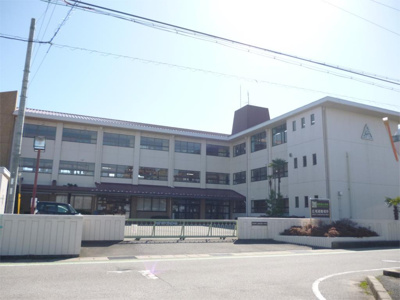 【周辺】 | ヴィラ　アンソレイエI | 愛荘町立秦荘西小学校（382m）