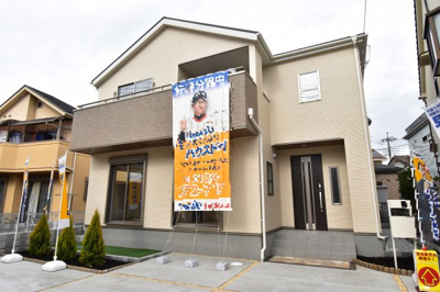 【外観】 | 日野市栄町3丁目　日野栄町第１期　新築戸建 | 太陽の恩恵を存分に受けられる邸宅。住まうご家族の心地よさを最優先した意匠をご体感下さい。