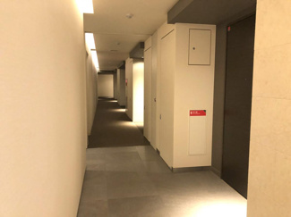 【その他共用部分】 | ２階部分共有廊下です。内廊下設計でプライバシーを守ります。