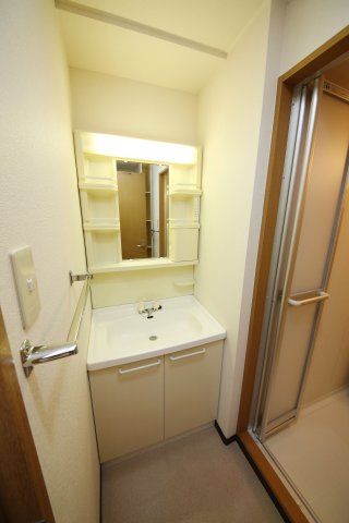 カネヒビルの独立洗面台