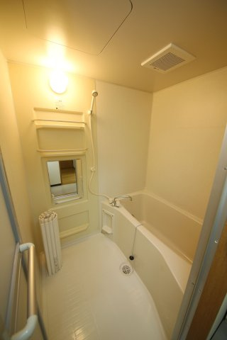 カネヒビルの浴室