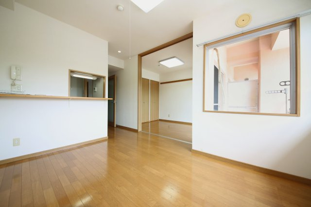 カネヒビルの居間・リビング