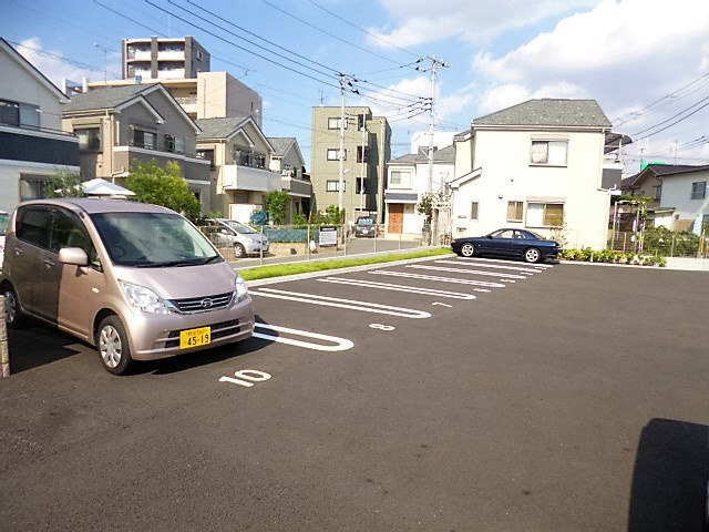 ヴァンベールの駐車場