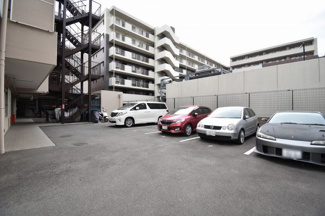【駐車場】 | 平置き駐車場です。