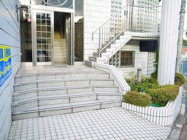 シャンテムーランのエントランス|毎日通るエントランスはこのようになっています