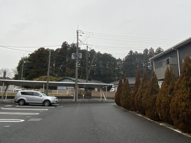 ルミエール白河 Bの駐車場