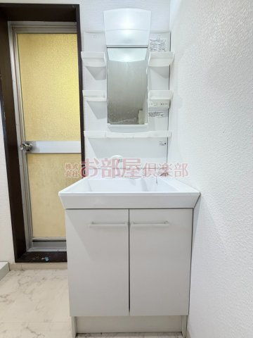 山口第一ビルの洗面所|明るい洗面所です