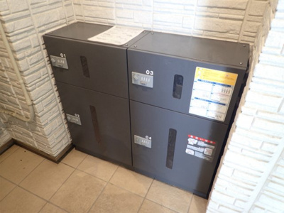 【その他共用部分】 | ガーデンフォレスト【SHM】 | 共用エントランスには宅配BOXがあるので荷物の受け取りもスムーズに♪再配達を依頼する手間が省けます☆