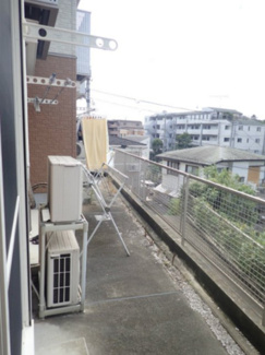 【その他共用部分】 | テラスは南西向きで陽当たり良好！お洗濯物を干したり、気分転換をするにも最適です☆※参考写真※