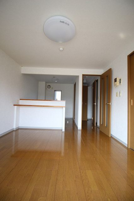 グランビューの居間・リビング|こちらのリビングで趣味の時間をお楽しみください