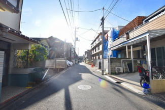 【前面道路含む現地写真】 | 現地見学や資料請求などお気軽にお問合せ下さい。
周辺環境とあわせて現地もご案内致します。