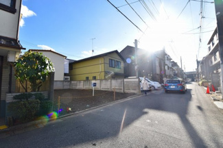 【前面道路含む現地写真】 | 現地見学や資料請求などお気軽にお問合せ下さい。
周辺環境とあわせて現地もご案内致します。