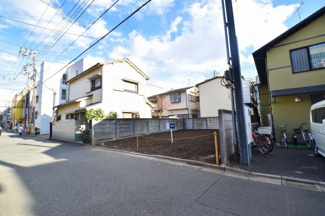 【前面道路含む現地写真】 | 現地見学や資料請求などお気軽にお問合せ下さい。
周辺環境とあわせて現地もご案内致します。