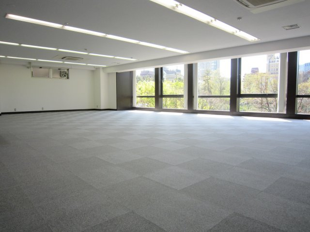 新宿区市谷本村町の事務所の内装