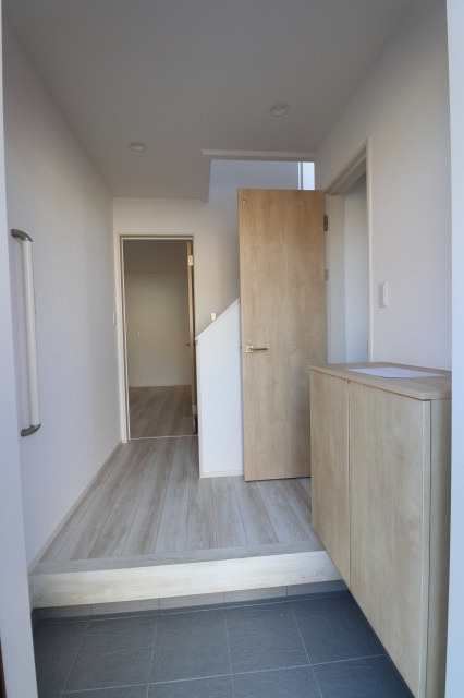 神田貸家の玄関