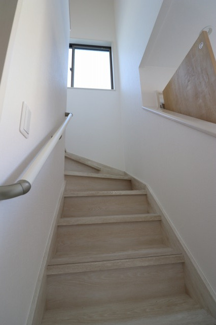 神田貸家のその他|階段手すりついています。