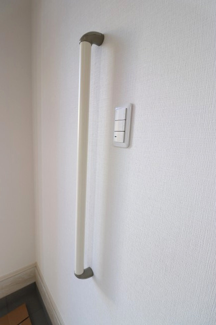 神田貸家のその他|玄関にも手すり付き