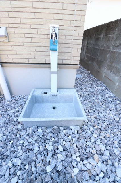 神田貸家のその他|外水栓あり、ワンちゃんの足洗い場や洗車に活用できます。