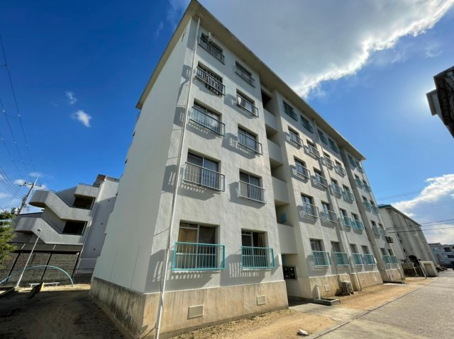 名谷農住団地F棟