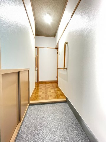 名谷農住団地F棟の玄関