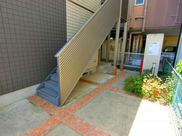 クリプトメリアのエントランス