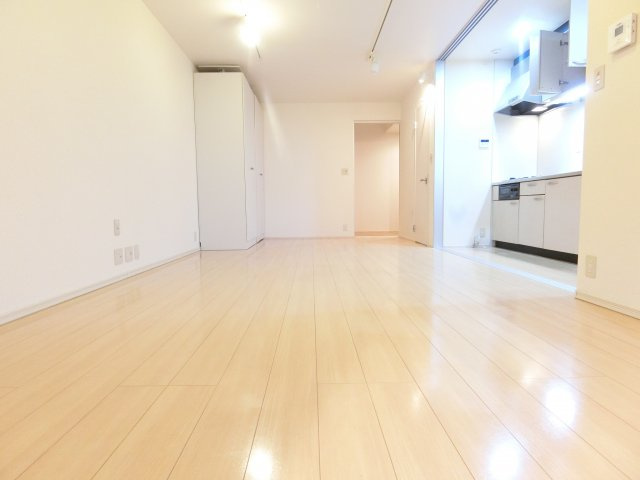 クリプトメリアの居間・リビング