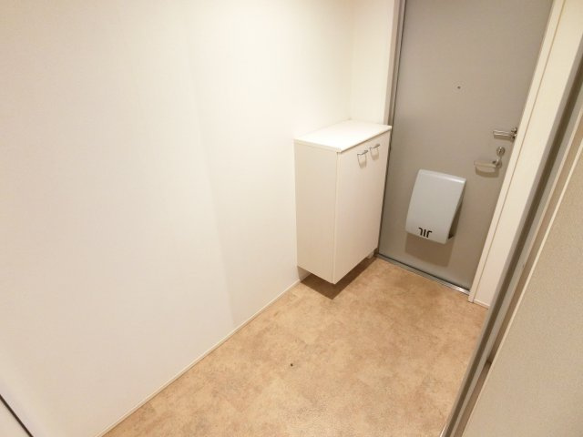 クリプトメリアの玄関