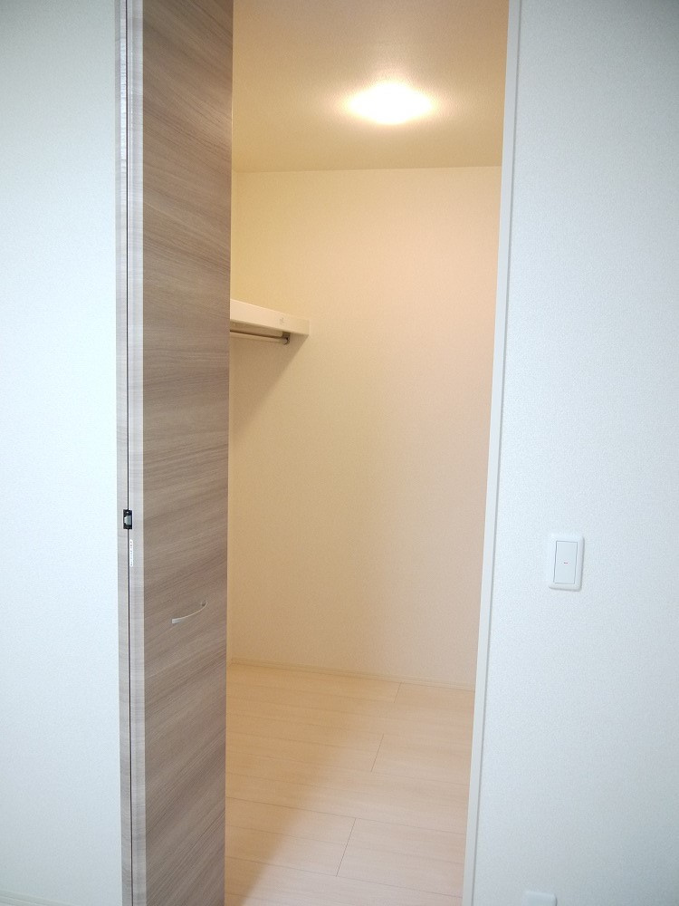 津市上浜町２丁目のアパートの収納