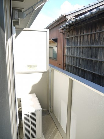 津市上浜町２丁目のアパートのバルコニー