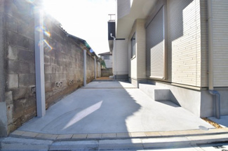 【駐車場】 | 現地見学や資料請求などお気軽にお問合せ下さい。
周辺環境とあわせて現地もご案内致します。