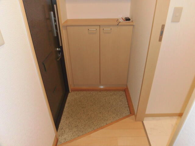 【玄関】 | 別部屋写真　色違い