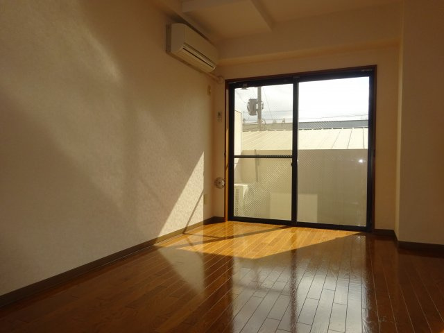 ウエスト北小岩の洋室