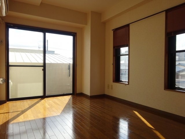 ウエスト北小岩の洋室