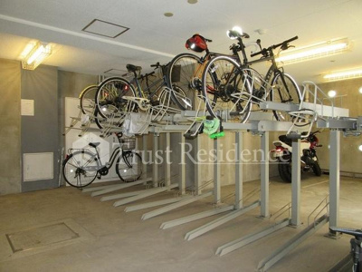 【その他共用部分】 | ラグジュアリーアパートメント三ノ輪 | 駐輪場