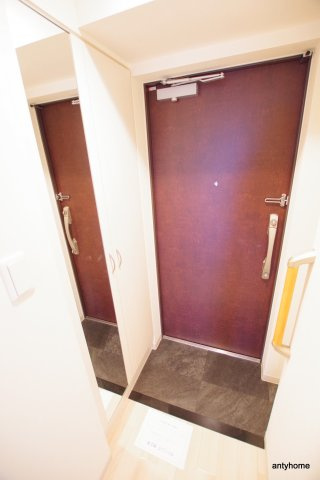 アリビオ江坂垂水町　仲介手数料無料の玄関