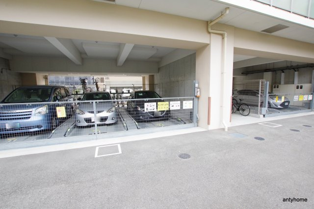 アリビオ江坂垂水町　仲介手数料無料の駐車場