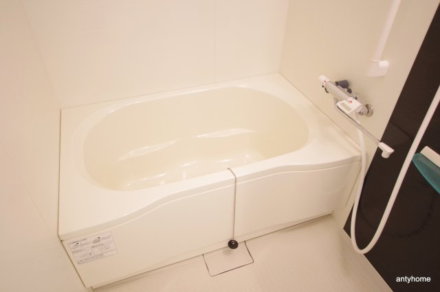 アリビオ江坂垂水町　仲介手数料無料の浴室