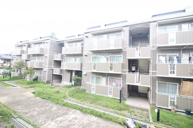 ガーデンビレッジ柏2号棟の外観