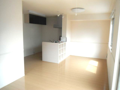 【居間・リビング】 | オーリーＢフラット | 南向きで明るいリビング