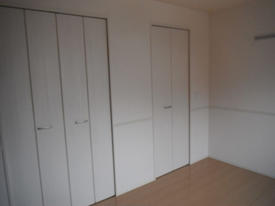 【収納】 | オーリーＢフラット | 北洋室の収納は、ウオークインクローゼットとクローゼットが設置されています。