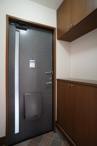 グランメールⅠ番館の玄関|玄関には大型シューズBOXを設置♪