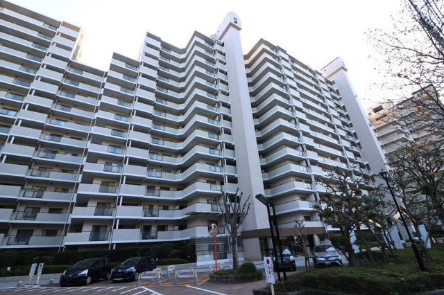 宝塚市すみれガ丘３丁目の中古マンションの外観