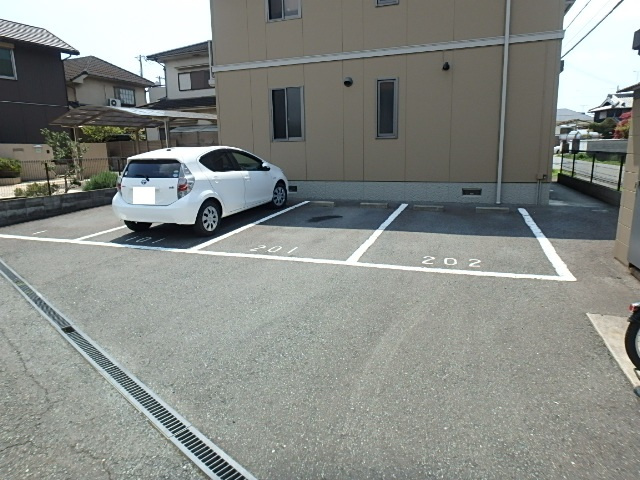 シャーメゾン大中の駐車場