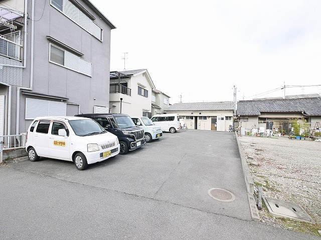 田中モータープールの外観