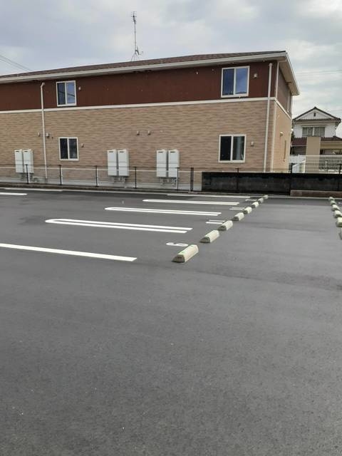スリジエの駐車場