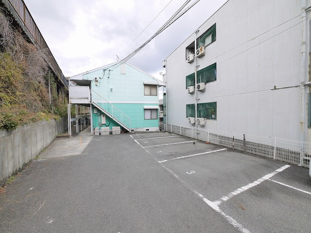 エスポワール俵口（985-1）の駐車場|駐車場があるので、車を買う予定の方も安心です