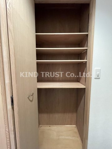 FUKUE BLD　松ヶ枝町の玄関|玄関収納スペースです