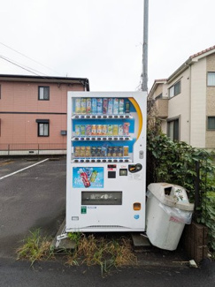 【周辺】 | グランパパＡ棟 | 敷地内に自動販売機があります。