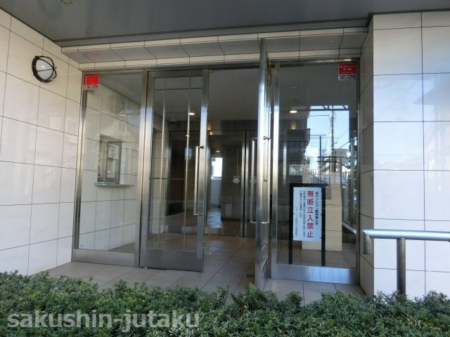 ロマージュ新検見川のエントランス