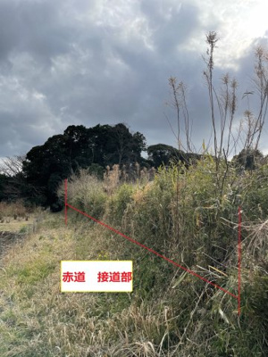 【前面道路含む現地写真】 | 下湯江売地 | 赤道（里道）接道部になります。現時点では高低差があるので、掘削しないと車での乗り入れ等は出来ません。